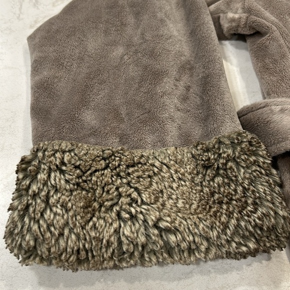 Pottery Barn Faux Fur Plush Hooded Bath Robe Medium - Picture 11 of 16